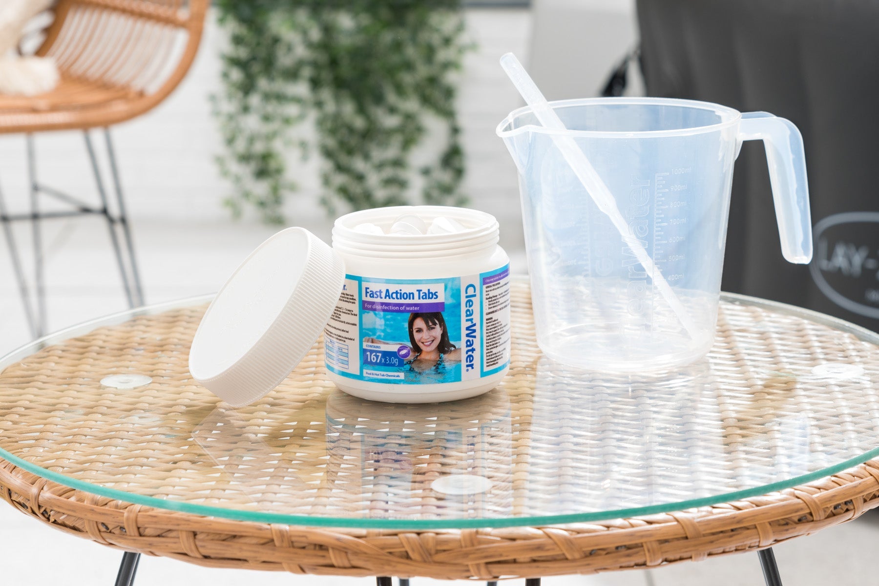 Fast action chlorine tablets for pools and hot tubs