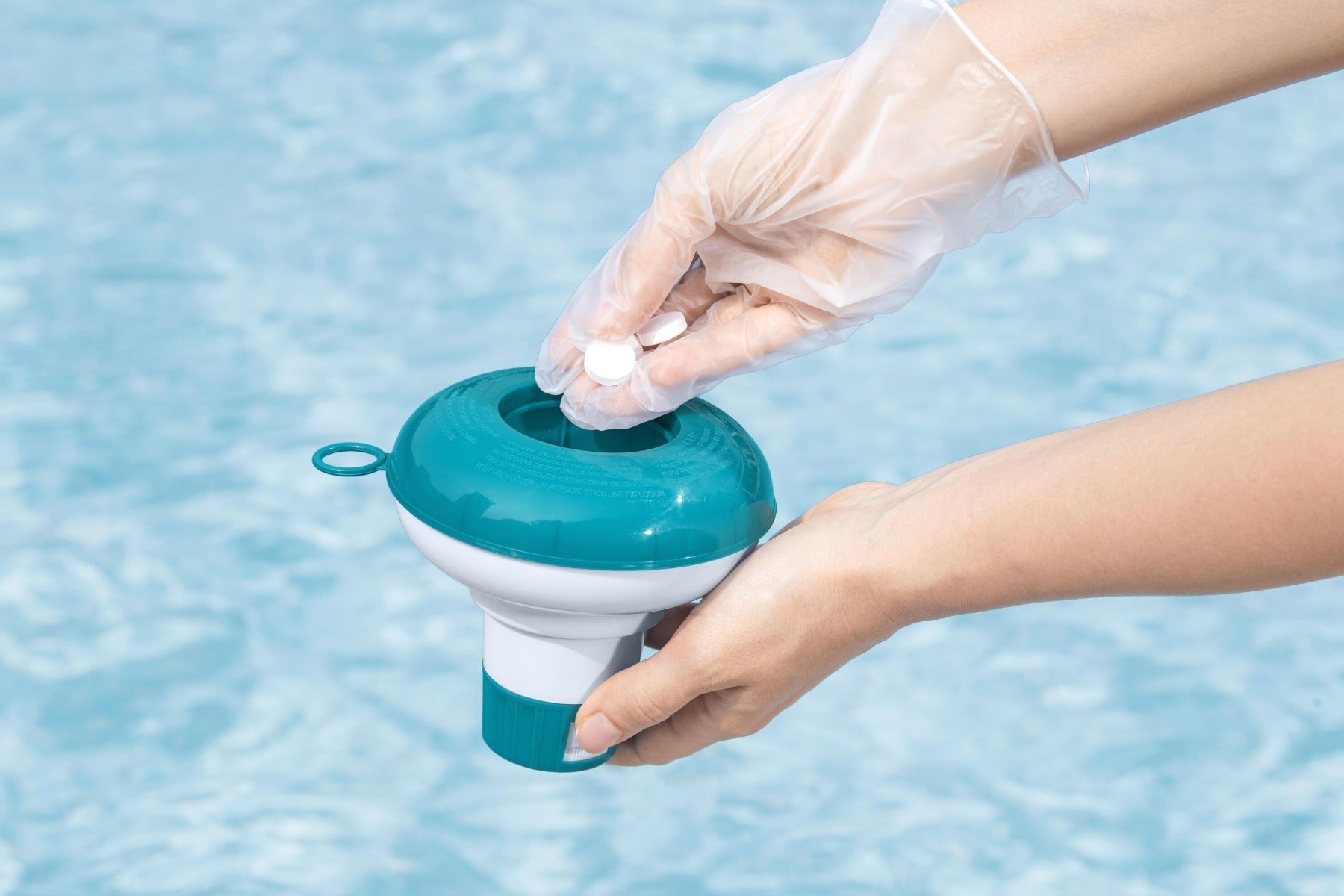 Chlorine tablets dispenser for pools and hot tubs